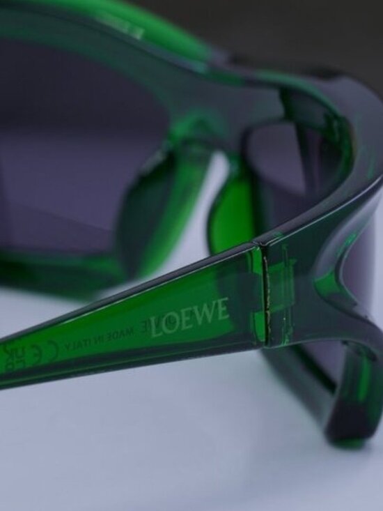 Loewe LW40143U 98A Shield Sunglasses – Green\\Smoke main image 7